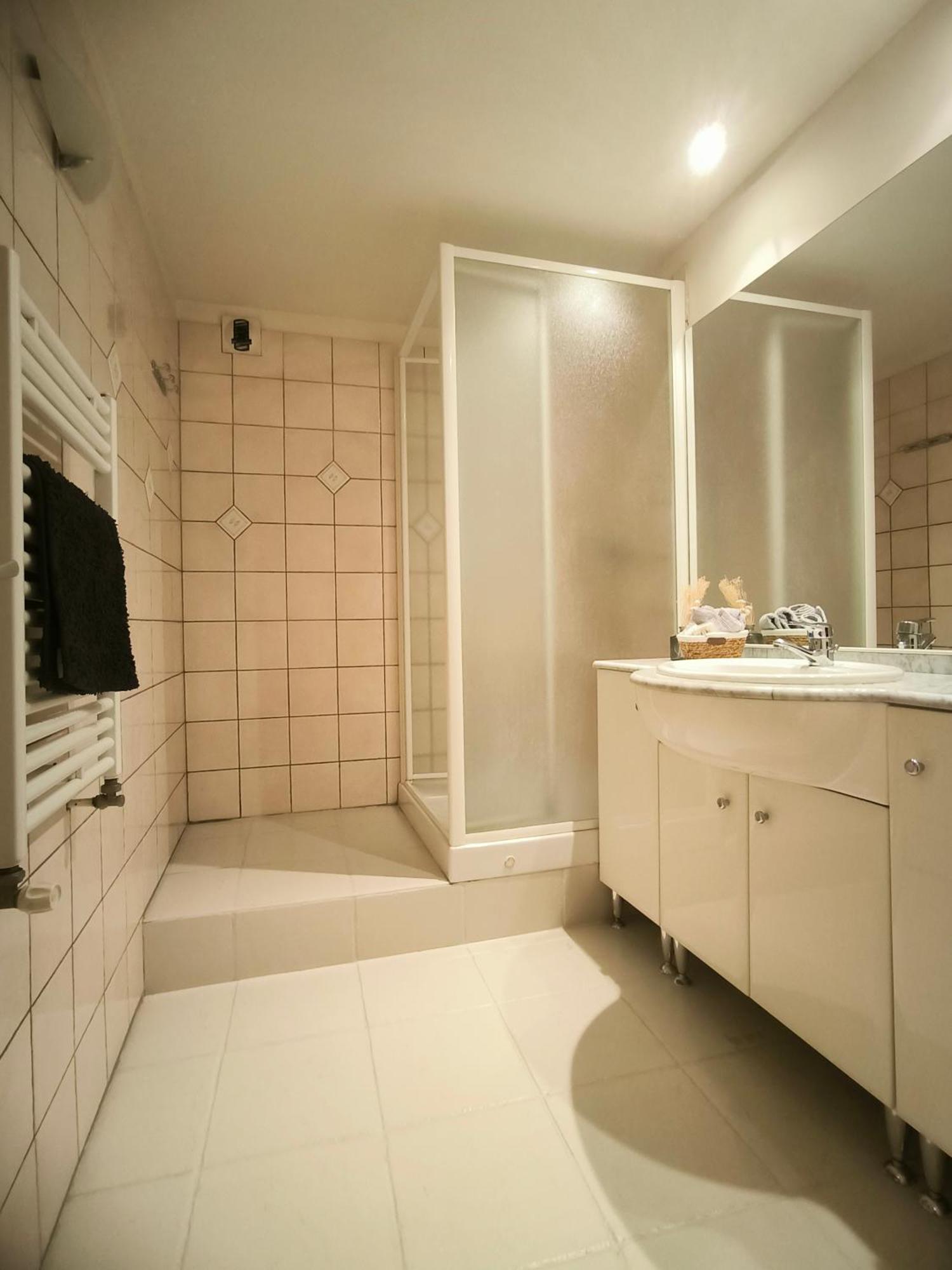 Superbe Appartement Avec Jardin Quart Mazarin Aix-en-Provence Luaran gambar